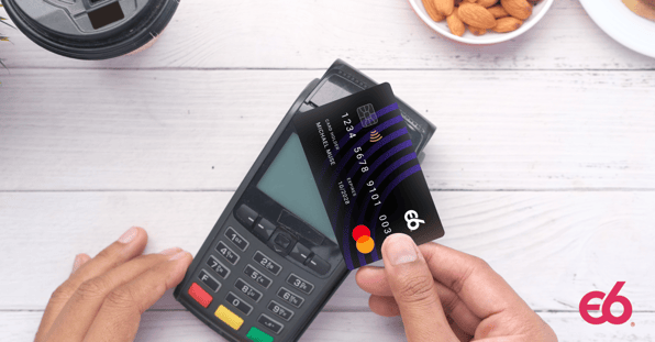 Image of a card terminal and a credit card 